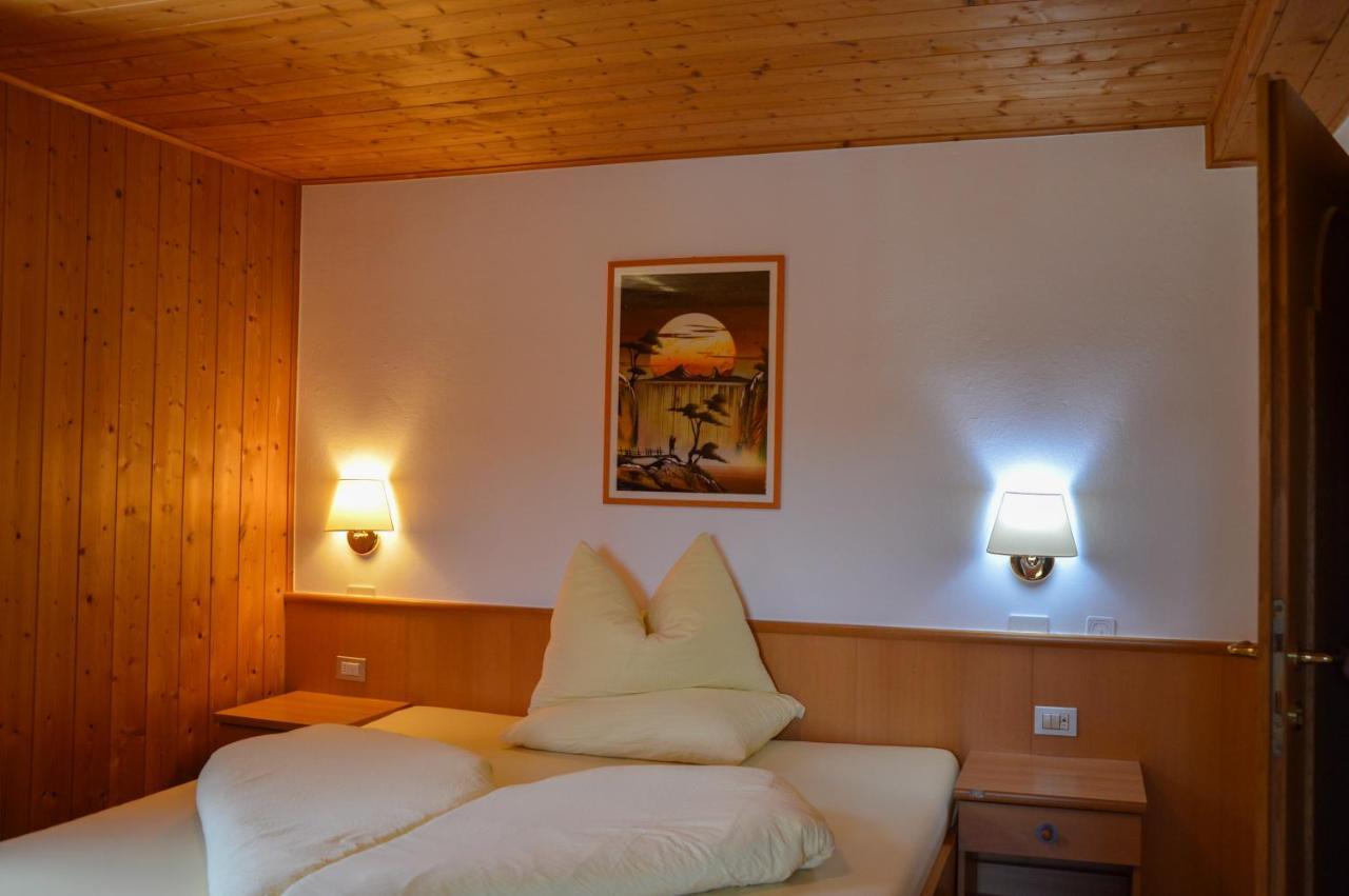 Steinerhof Hotel Braies  Exterior photo