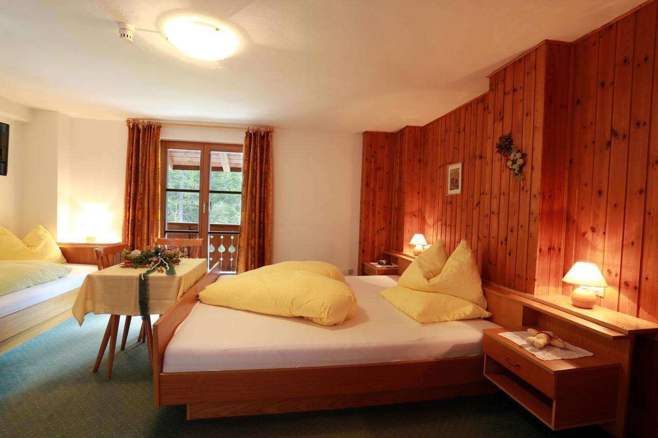 Steinerhof Hotel Braies  Exterior photo
